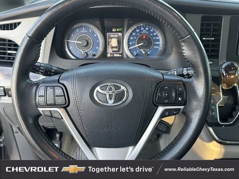 Used 2018 Toyota Sienna XLE w/ XLE Navigation Package FWD image 13