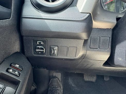 Used 2016 Toyota RAV4 LE FWD image 29