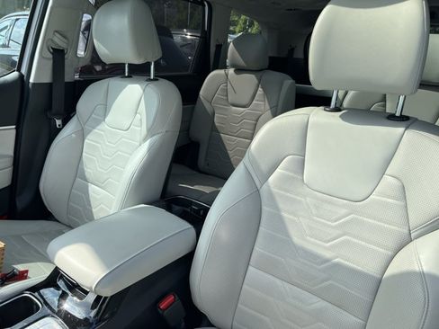 Used 2022 Kia Telluride SX w/ SX Prestige Package AWD/4WD image 9