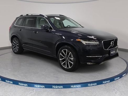 Used 2019 Volvo XC90 T5 Momentum w/ Multimedia Package AWD/4WD image 4