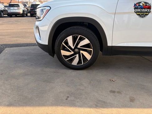 Used 2025 Volkswagen Atlas SE AWD/4WD image 23