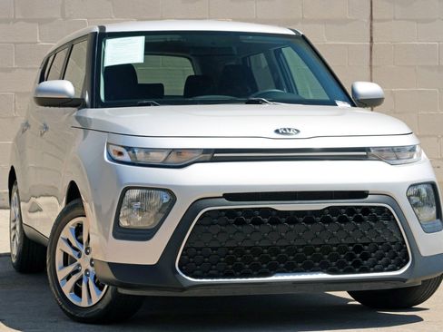 Used 2021 Kia Soul LX image 2