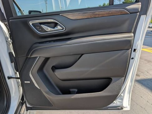 Used 2021 Chevrolet Suburban Premier w/ Premium Package AWD/4WD image 18