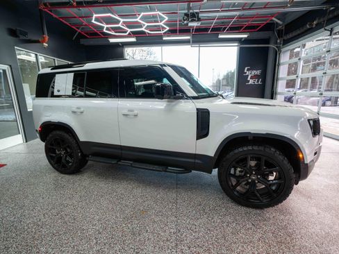 Used 2024 Land Rover Defender 110 S image 5