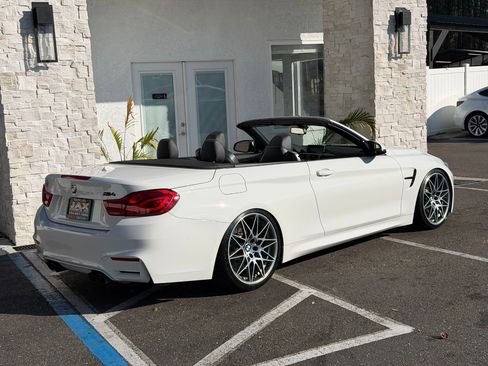 Used 2018 BMW M4 Convertible image 18