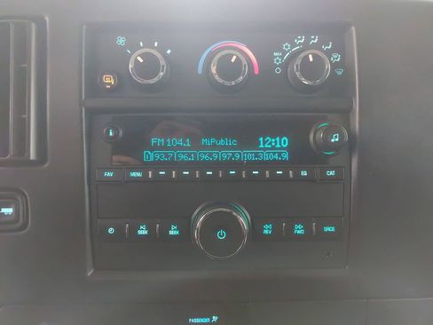 Used 2024 GMC Savana 2500 w/ Driver Convenience Package image 18