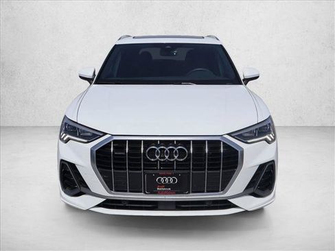Used 2023 Audi Q3 2.0T Premium Plus w/ Premium Plus Package AWD/4WD image 2