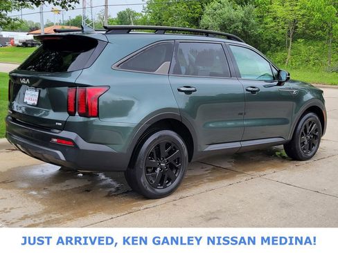 Used 2023 Kia Sorento S w/ Panoramic Sunroof Package AWD/4WD image 3