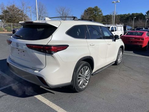 Used 2021 Toyota Highlander Platinum image 10