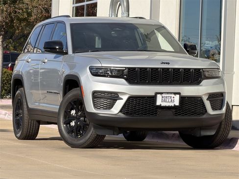 New 2025 Jeep Grand Cherokee Altitude image 2