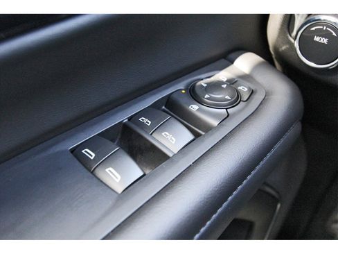 Used 2025 Chevrolet Suburban Z71 image 19