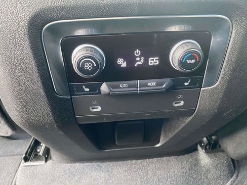 Used 2022 Chevrolet Tahoe LT w/ Luxury Package image 14