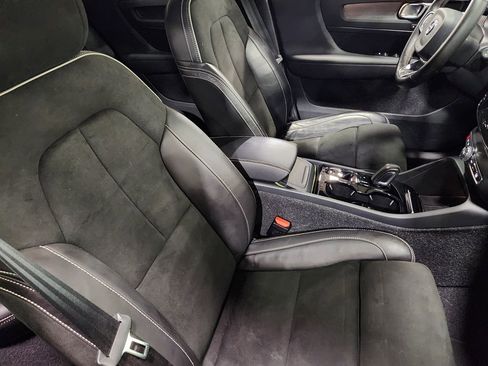 Used 2021 Volvo XC40 T4 R-Design w/ Advanced Package image 32