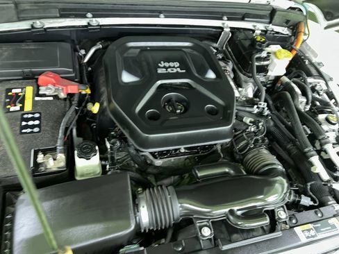 Used 2022 Jeep Wrangler Unlimited Sahara w/ Cold Weather Group AWD/4WD image 30