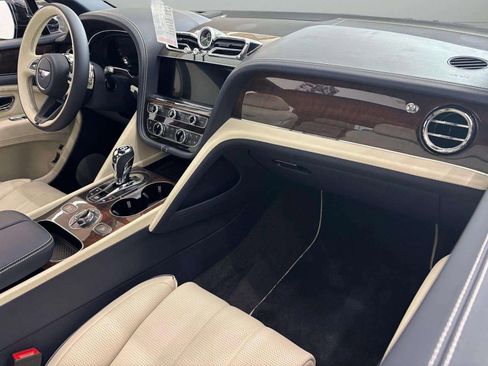 Used 2024 Bentley Bentayga Extended Wheelbase image 2