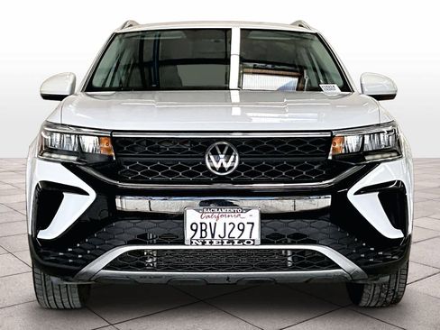 Used 2022 Volkswagen Taos SE image 3