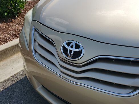 Used 2010 Toyota Camry FWD image 5