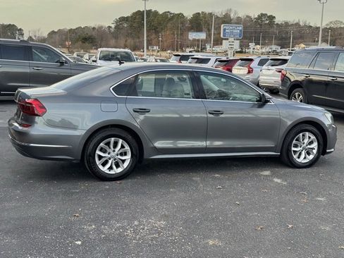 Used 2017 Volkswagen Passat 1.8T S image 7