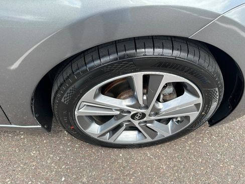 Used 2017 Hyundai Elantra Limited FWD image 33