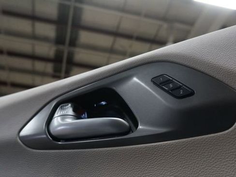 Used 2024 Chrysler Pacifica Touring-L image 28