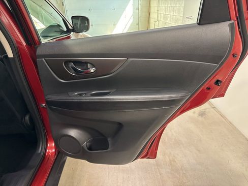 Used 2016 Nissan Rogue S AWD/4WD image 31