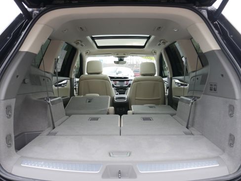 Certified 2022 Cadillac XT6 Premium Luxury w/ Technology Package image 7