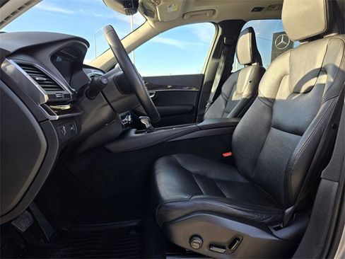 Used 2019 Volvo XC90 T6 Momentum w/ Advanced Package image 3