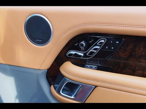 Used 2018 Land Rover Range Rover Autobiography image 13