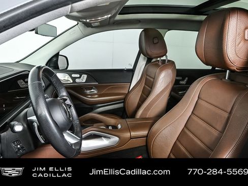 Used 2024 Mercedes-Benz GLS 580 4MATIC image 5