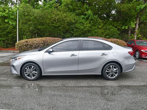 Used 2023 Kia Forte LXS FWD image 2