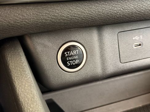 Used 2023 Nissan Rogue SV FWD image 6