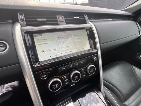 Used 2018 Land Rover Discovery HSE image 18