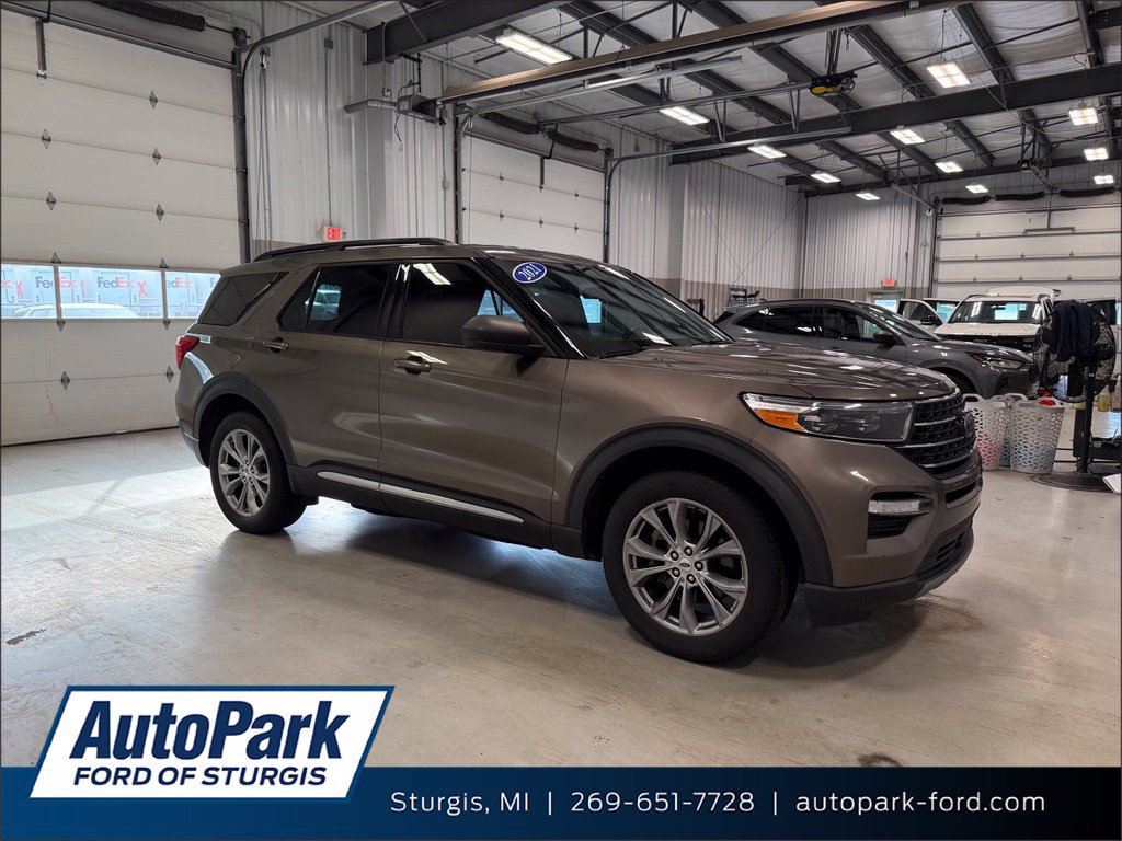 Certified 2021 Ford Explorer XLT w/ Equipment Group 202A AWD/4WD image 1