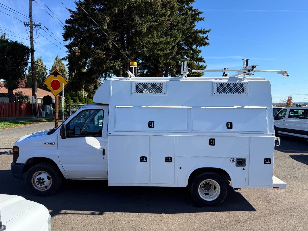 Used 2017 Ford E-350 and Econoline 350 Super Duty RWD image 5