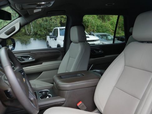 Used 2022 Chevrolet Tahoe LT w/ Luxury Package image 9