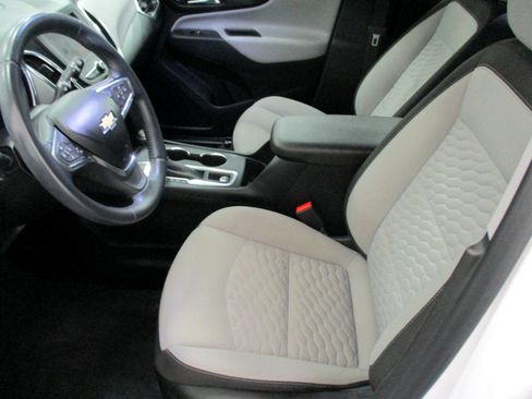 Used 2021 Chevrolet Equinox LT w/ Driver Convenience Package image 9