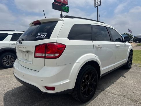 Used 2019 Dodge Journey SE FWD image 4