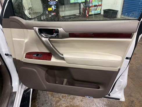 Used 2013 Lexus GX 460 Premium AWD/4WD image 24