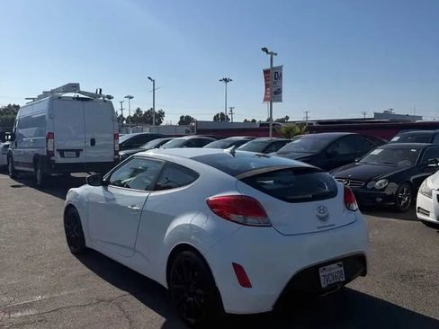 Used 2013 Hyundai Veloster FWD image 5