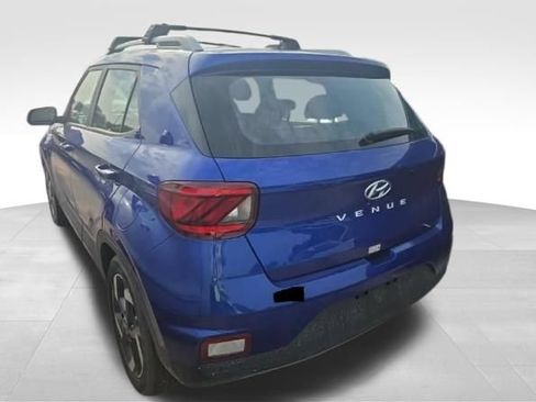 Used 2024 Hyundai Venue SEL FWD image 4