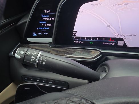 Used 2021 Cadillac Escalade Premium Luxury image 21