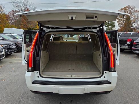 Used 2016 Cadillac Escalade ESV Premium image 34