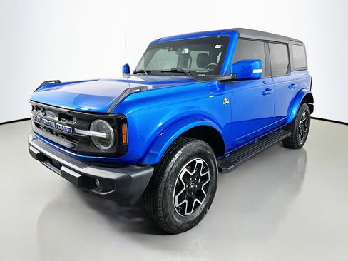Used 2023 Ford Bronco Outer Banks image 3