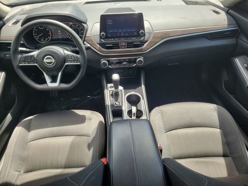 Used 2024 Nissan Altima 2.5 SV FWD image 10