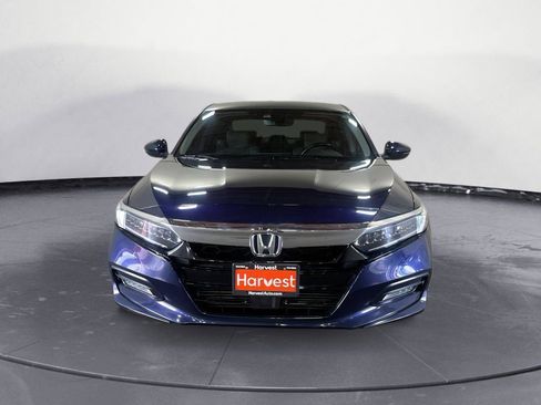 Used 2018 Honda Accord Touring image 2
