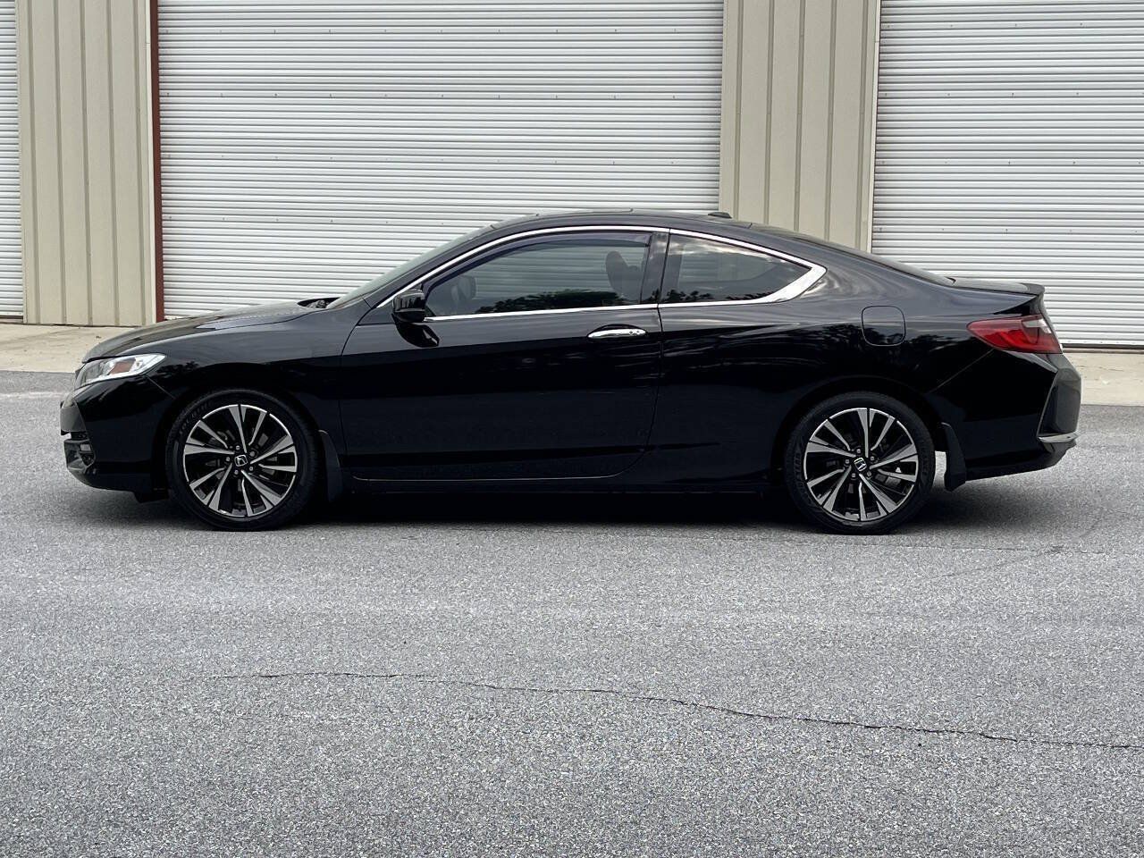 Used 2017 Honda Accord EX-L image 3