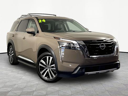 Used 2024 Nissan Pathfinder Platinum w/ Cargo Package AWD/4WD image 3