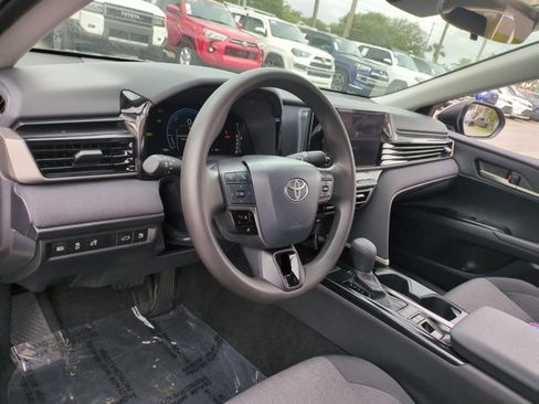 Used 2025 Toyota Camry LE image 11