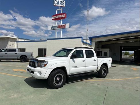 Used 2011 Toyota Tacoma 4x4 Double Cab w/ TRD Off-Road Pkg w/JBL Audio image 17