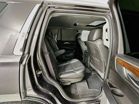 Used 2016 Cadillac Escalade Premium AWD/4WD image 32